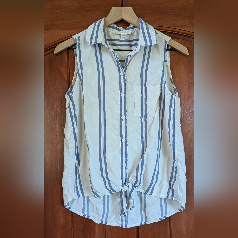 beachlunchlounge Blue and White Casual Button Down Shirt